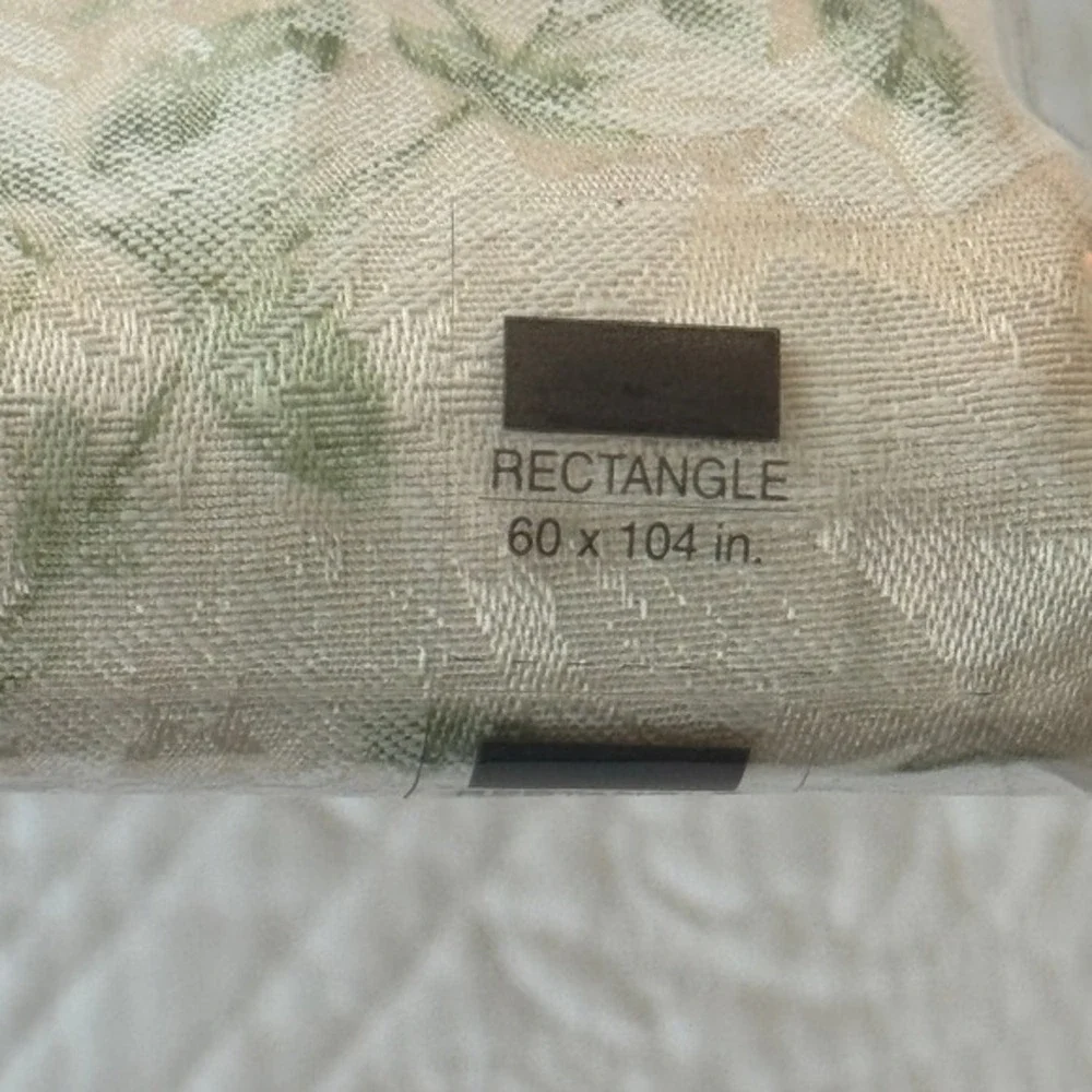Wilton Court Botanical Floral Tablecloth‎ Rectangle 60x104 Cream Damask Banquet